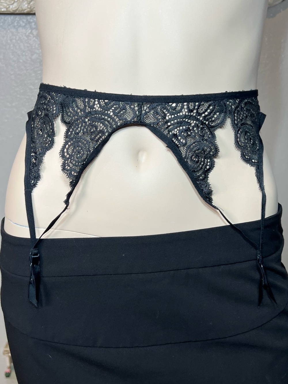 Victoria's Secret Very Sexy Black Lace garter belt